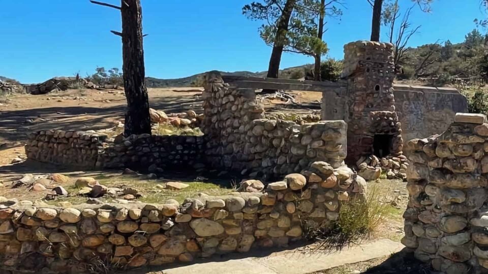 Beeks Place Hike Featured